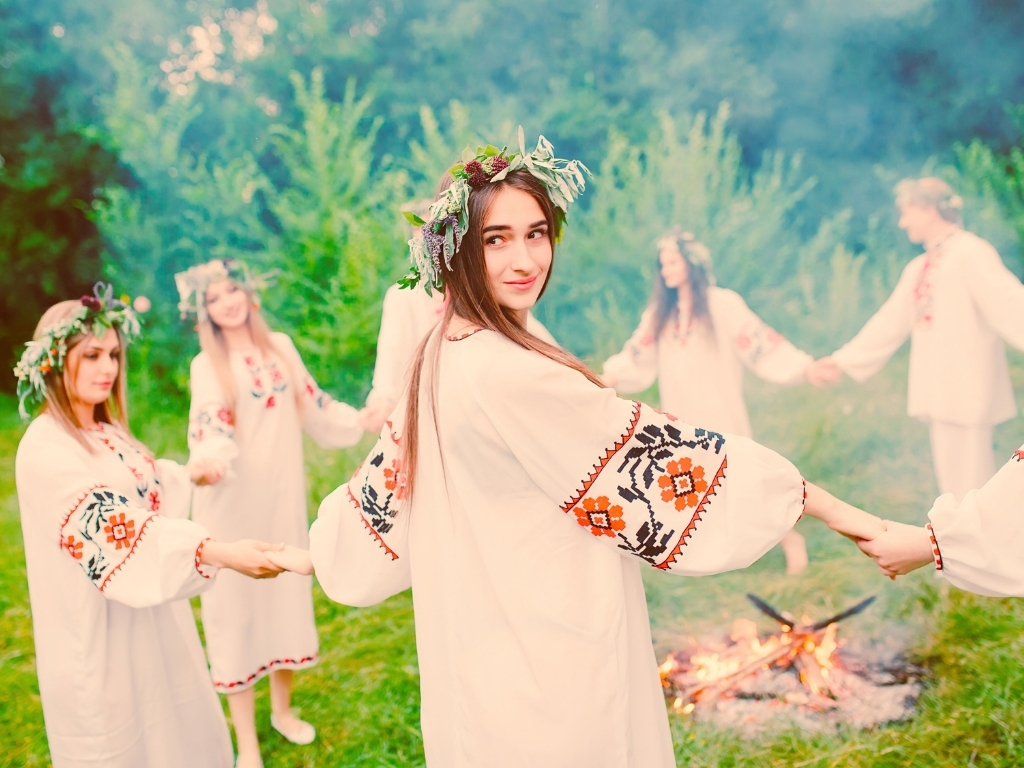 Morning - Circle of maids