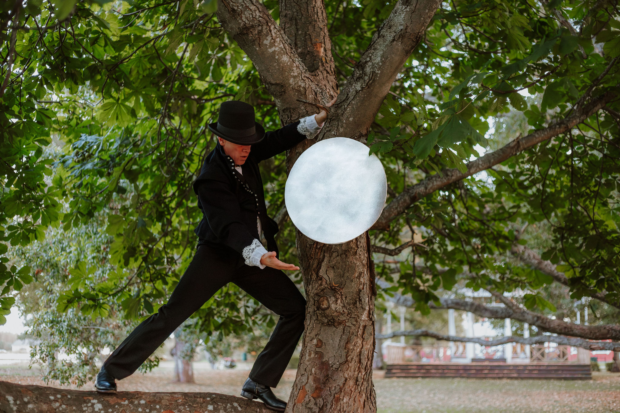 Poliphilos steals the Moon 1